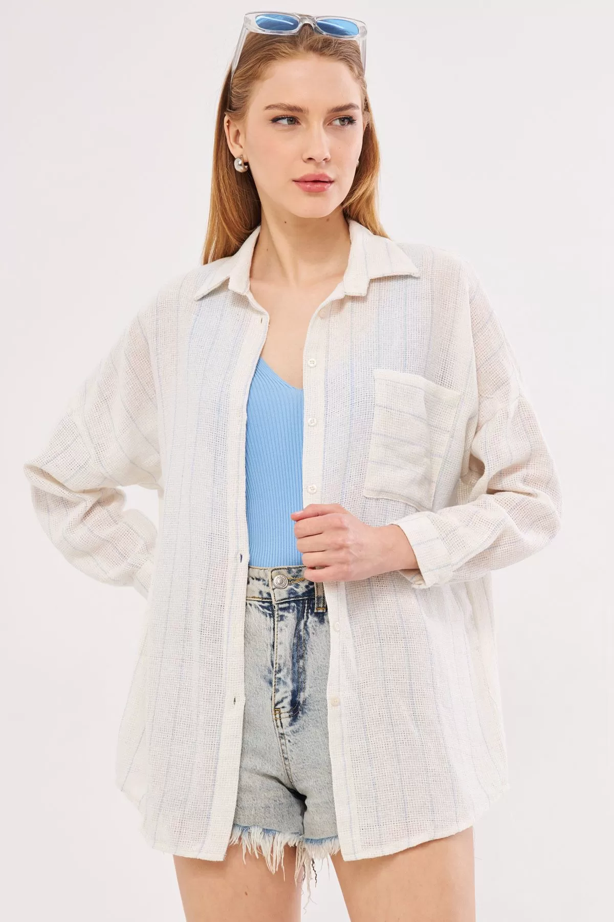 ARM-24Y001053 Bebe Mavi Uzun Kollu Cep Detaylı Sırtı Pileli Çizgili Oversize Gömlek