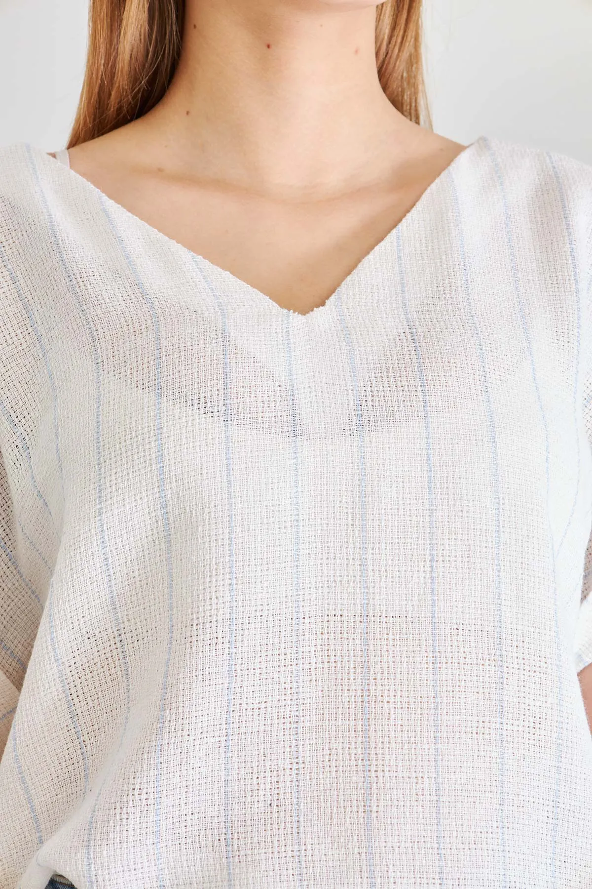 ARM-25Y001056 Bebe Mavi V Yaka Yanları Yırtmaçlı Arkası Uzun Duble Kol Detaylı Oversize Bluz