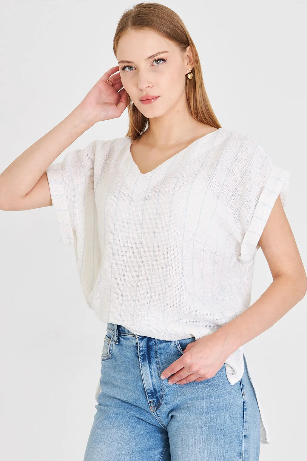 ARM-25Y001056 Bebe Mavi V Yaka Yanları Yırtmaçlı Arkası Uzun Duble Kol Detaylı Oversize Bluz