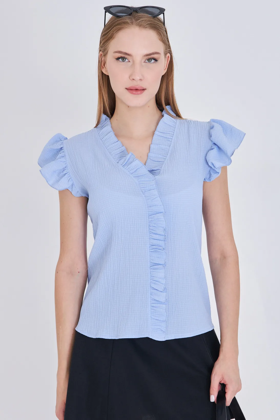 ARM-25Y001063 Bebe Mavi Yakası Ve Kolları Fırfırlı Bluz