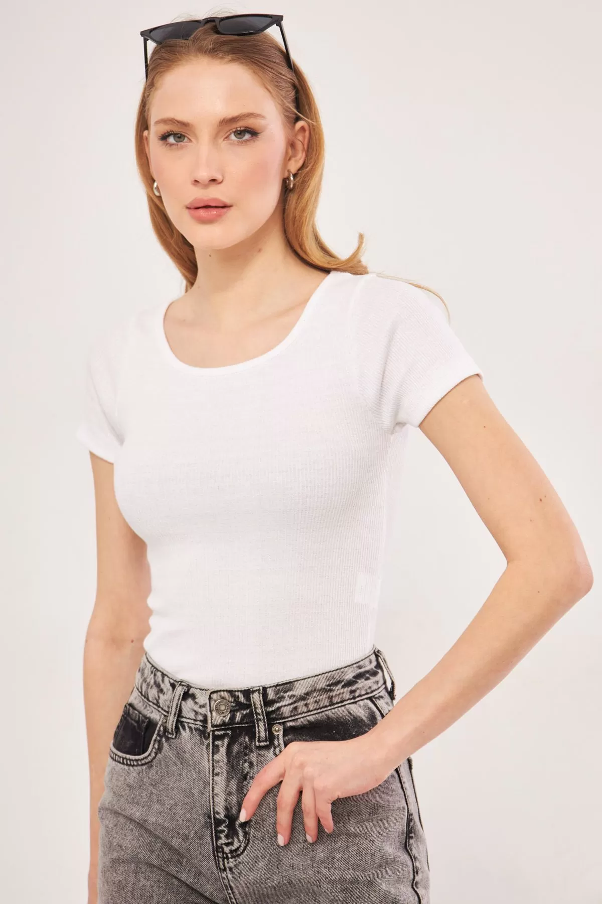 ARM-24Y133006 Beyaz Bisiklet Yaka Kısa Kol Fitilli Bluz