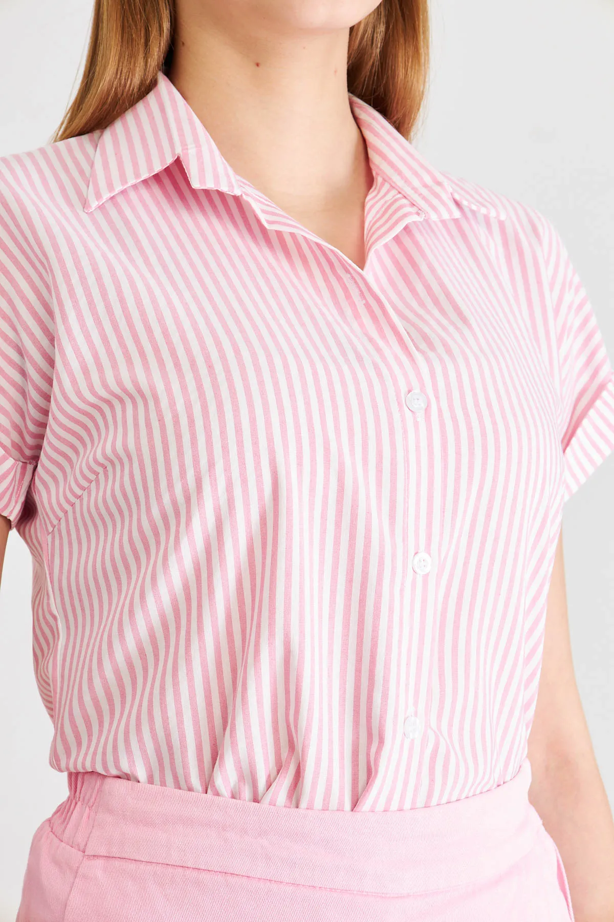 ARM-25Y001059 Pembe Çizgili Kısa Kol Gömlek