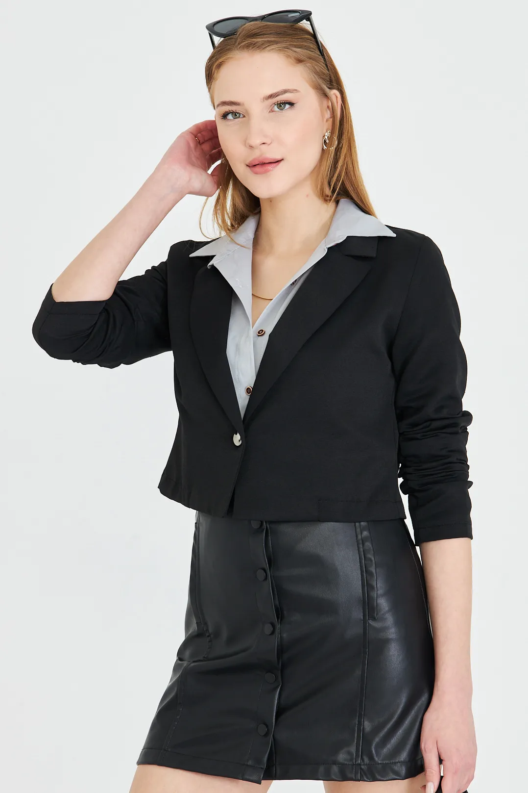 ARM-23Y001064 Siyah Tek Düğmeli Crop Ceket