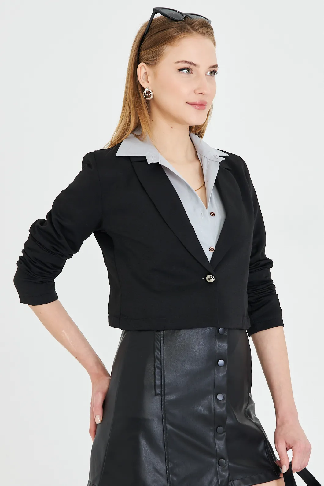 ARM-23Y001064 Siyah Tek Düğmeli Crop Ceket