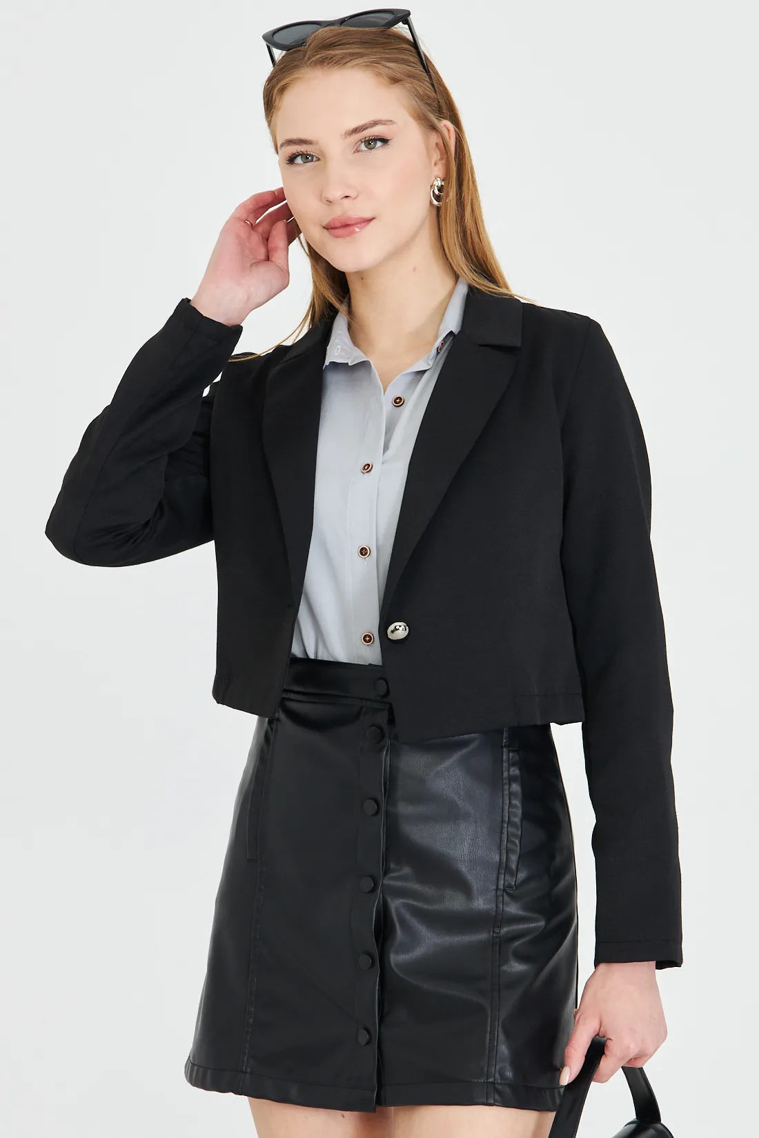 ARM-23Y001064 Siyah Tek Düğmeli Crop Ceket